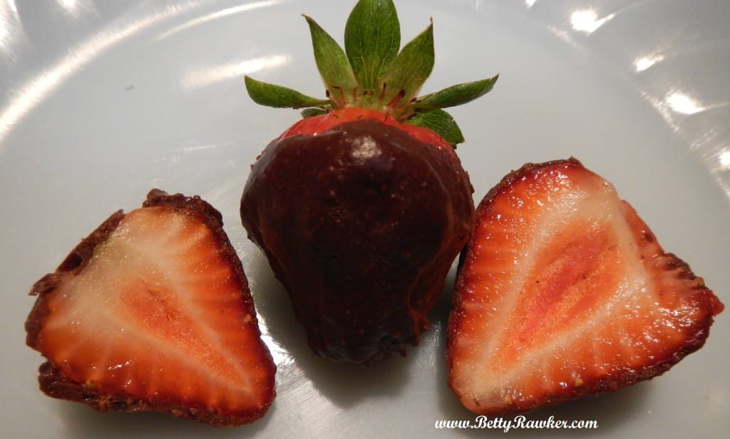 Raw Chocolate Covered Strawberries – Fastpaleo