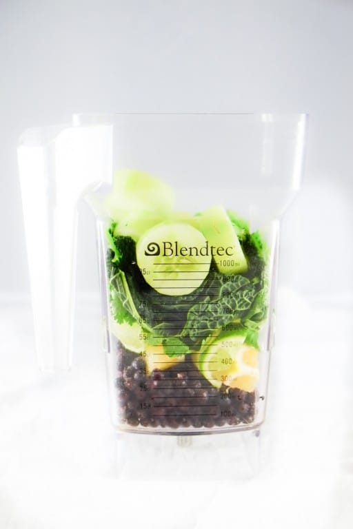 Kale and Cucumber Cleansing Green Smoothie fastPaleo